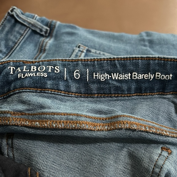 Talbots ‘FLAWLESS’ High-waist Barely Boot Size 6 Blue Jeans - Picture 4 of 6